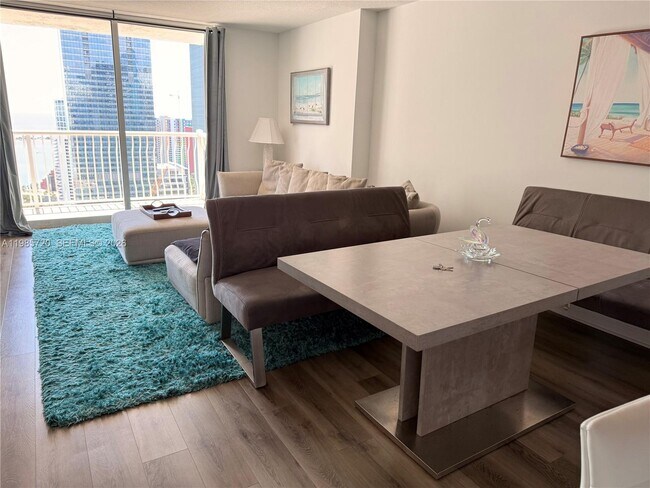 Foto del edificio - 1200 Brickell Bay Dr