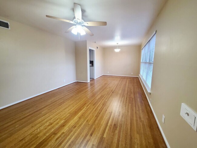 Foto del edificio - 3 Bedroom, 2 Bath home in Casa View!