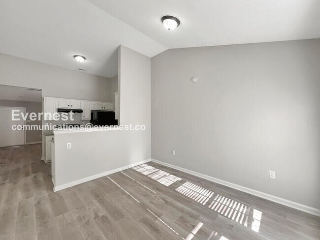 Foto del edificio - Limited Time Special Offer / 2 Bed, 2 Bath Home with Off-Street Parking / Pet-Friendly / Availabl...