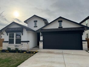 Building Photo - 113 Caterpillar Ln