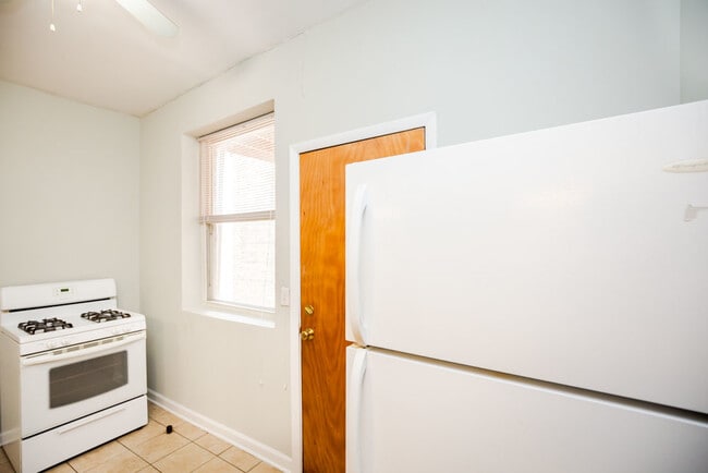 Building Photo - 439 E Oakwood Blvd