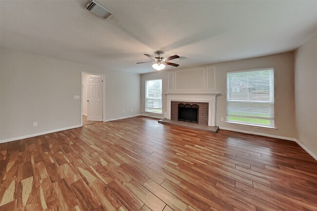 Foto del edificio - 16811 Country Bridge Rd