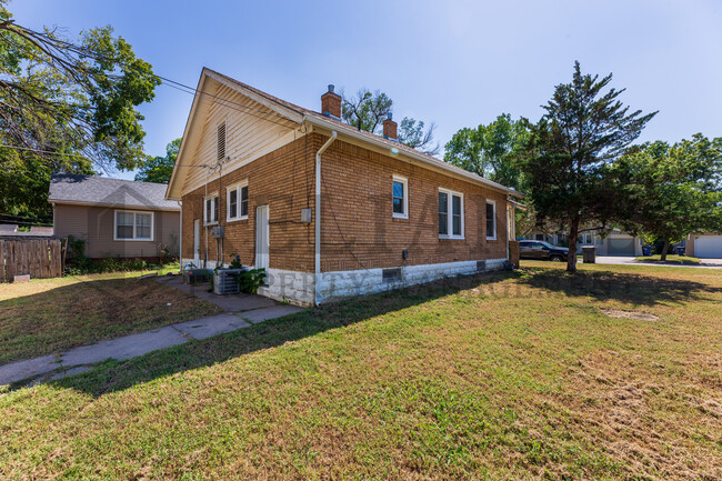 Building Photo - 1812 W McKee