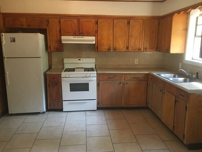 Building Photo - 9226 N Southland Park Dr