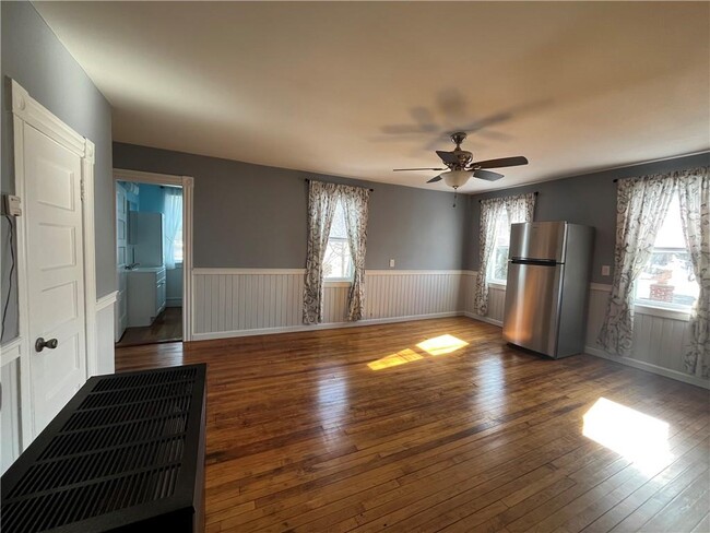 Foto del edificio - 350 Metacom Ave