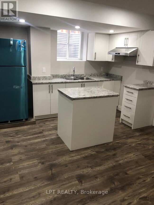 Photo du bâtiment - 7471 St Barbara Blvd