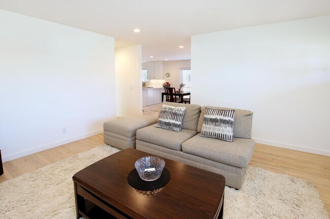 Foto del edificio - Charming Jewel Box Home Just Minutes from ...