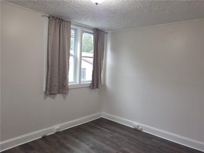 Building Photo - 3722 Piedmont Dr