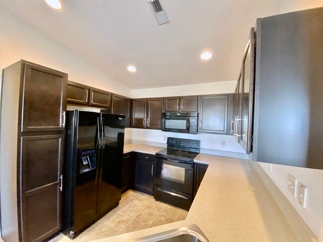 Building Photo - 2325 Twelve Oaks Dr