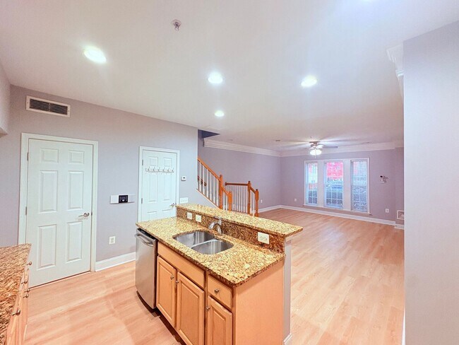 Building Photo - POTOMAC CLUB - TOWNHOUSE CONDO