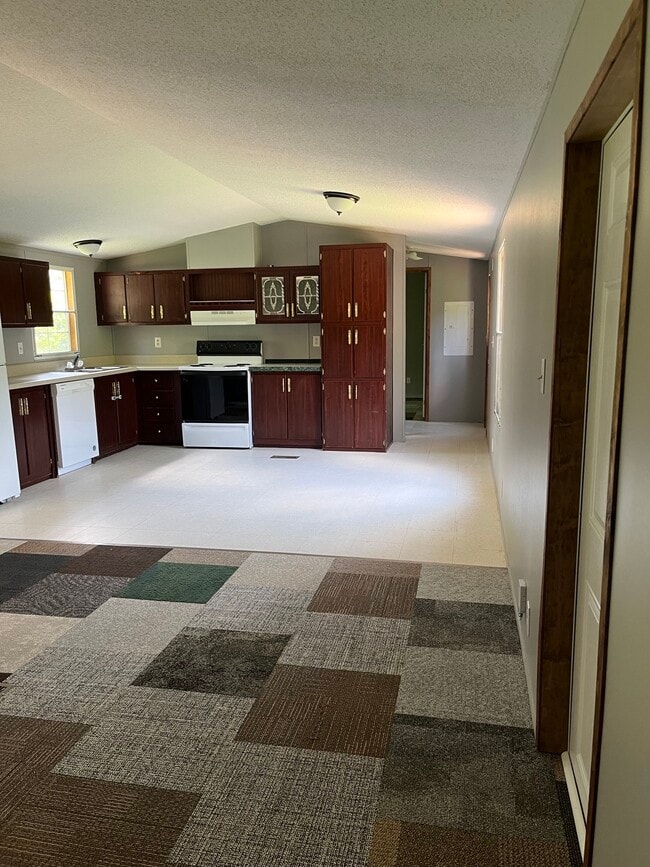 Building Photo - 124 Meadow Ln