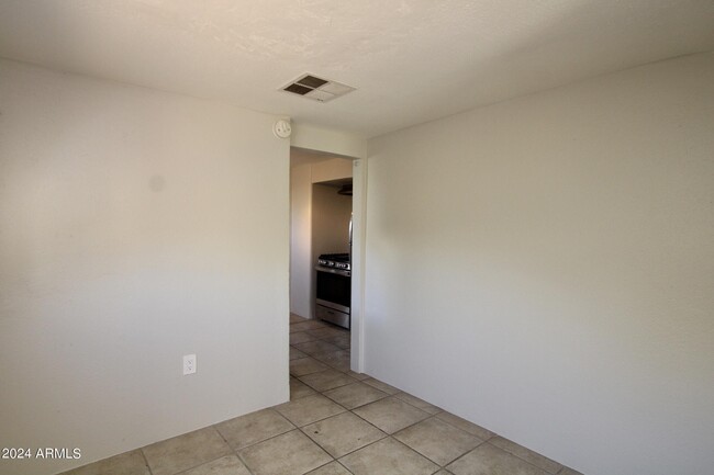 Building Photo - 1548 W McKinley St