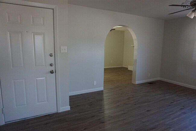 Building Photo - 4647 Briarwood Dr