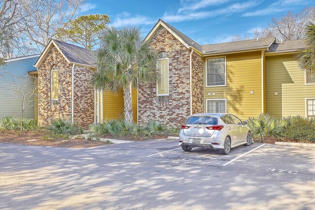 Building Photo - Move in Ready Montclair Condo!