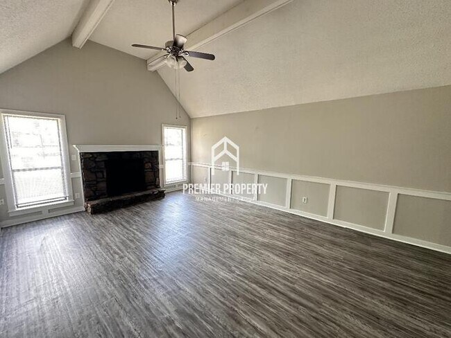 Foto del edificio - 6548 Birch Hollow Dr