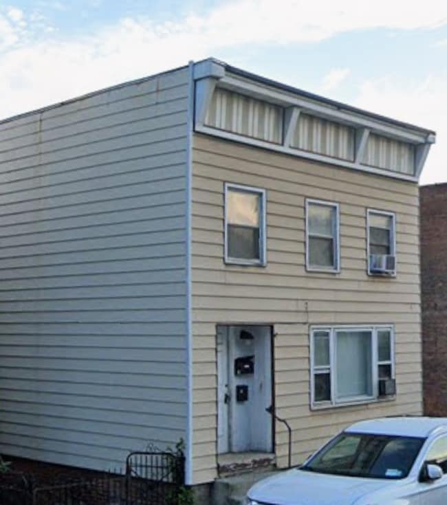Building Photo - 619 4th St
