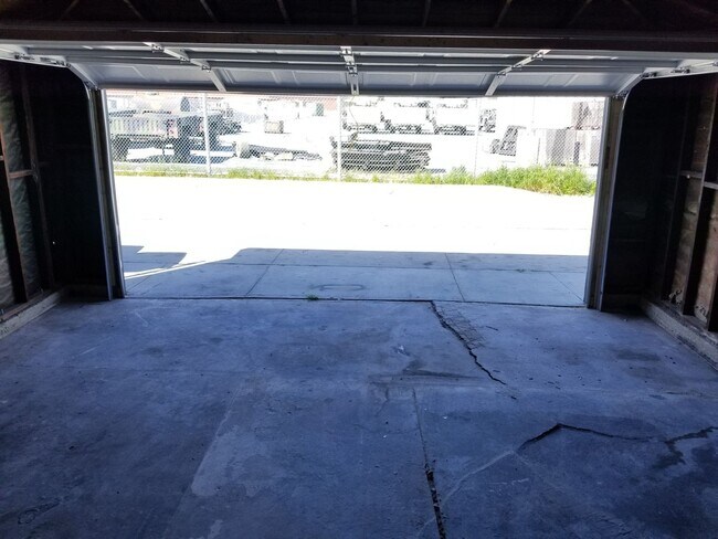 Foto del edificio - 2233-2235 Euclid