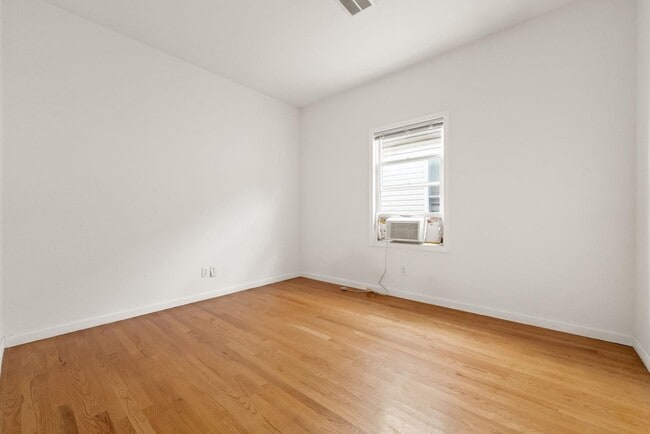 Building Photo - 261 Lexington Ave