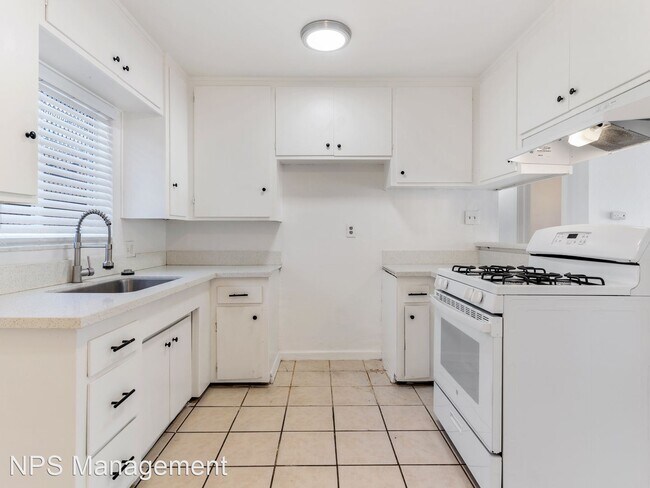 Foto del edificio - 3 br, 1 bath Apartment - 409 South Harris ...