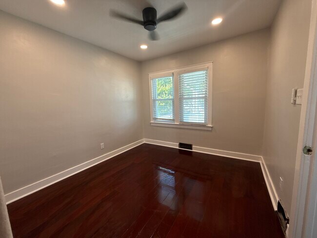 Foto del edificio - 22114 Rosedale St