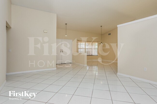 Foto del edificio - 19340 NW 8th St