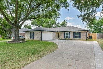 Building Photo - 210 Gentilly Dr