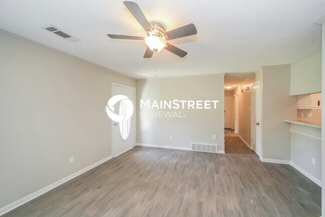 Building Photo - 3 Bedroom Pet-Friendly Home in Memphis, TN with Main Street Renewal