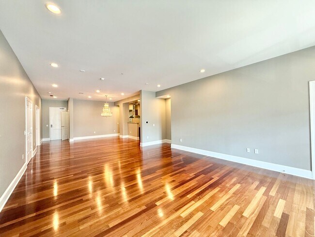 Foto del edificio - Luxurious Downtown Raleigh Condo with High...
