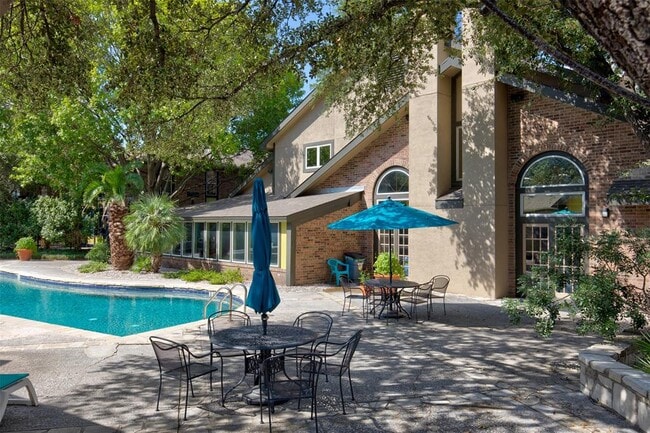 Foto del edificio - 7685 Northcross Dr