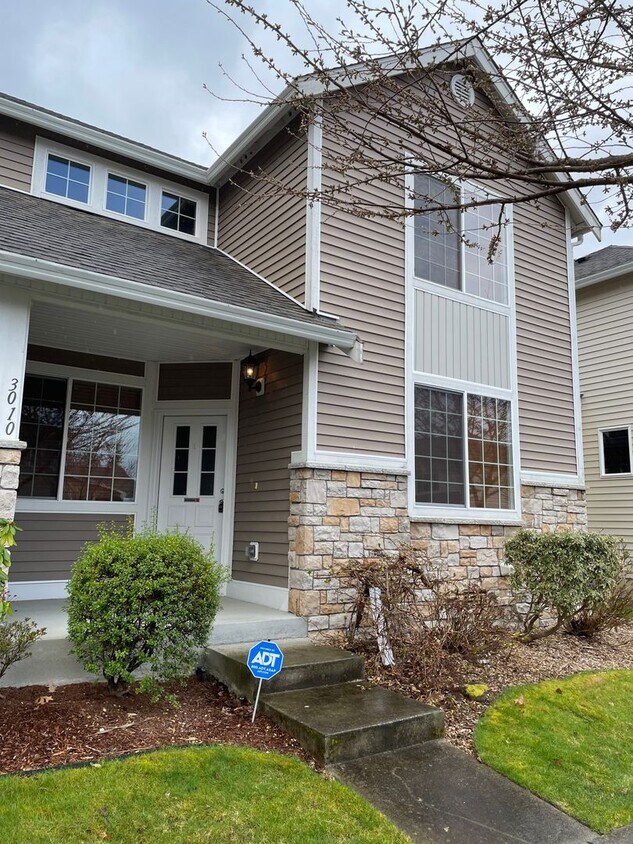 Primary Photo - LOW MAINTENANCE Port Orchard Townhome - Hi...