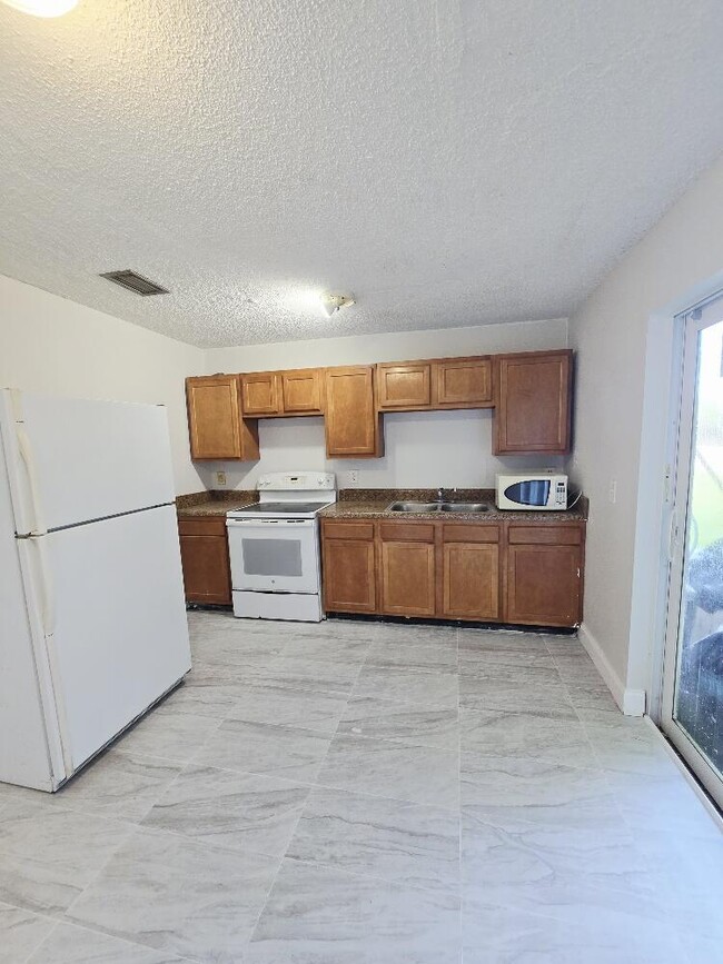 Building Photo - 4760 Lehto Ln