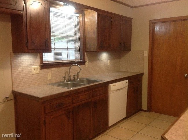 Building Photo - 3 br, 2 bath House - 15463 Becky Lee Drive