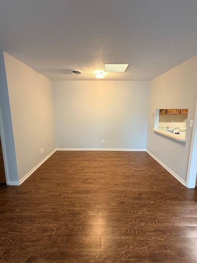 Building Photo - Spacious 2/2 rental home