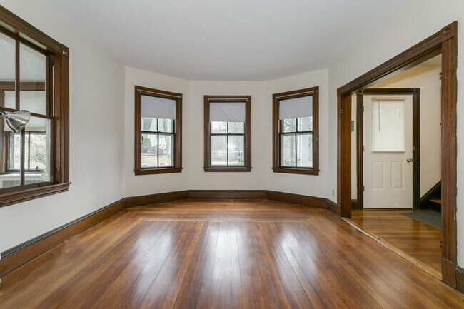 Building Photo - 39A Warren Ave