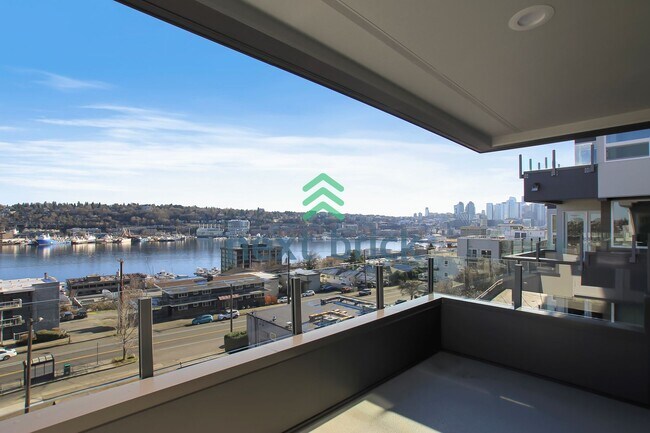 Foto del edificio - 2 BED & 2 BATH CONDO AVAILABLE FOR RENT