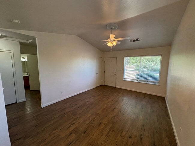 Building Photo - 1897