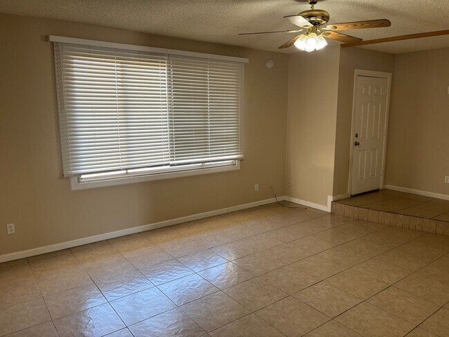 Building Photo - Spacious single level home w/2CG