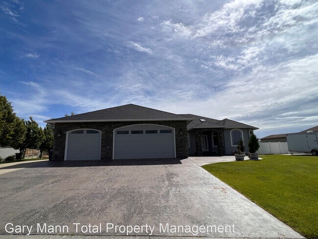 Foto del edificio - 4 br, 3 bath House - 907 Sand Dune Rd