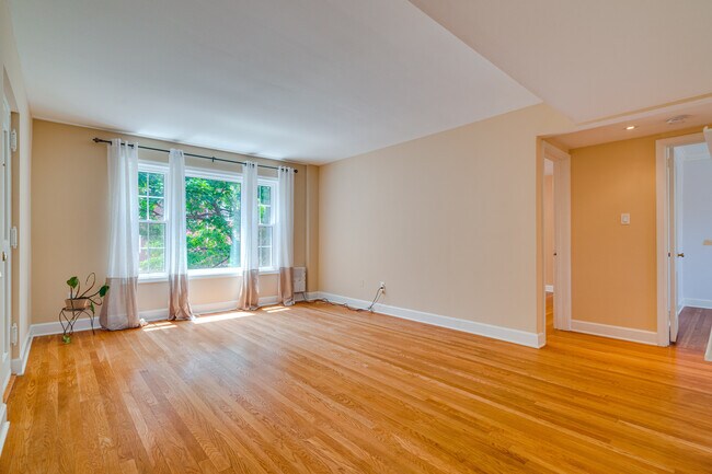 Living room with large window overlooking courtyard - 1304 N Meade St