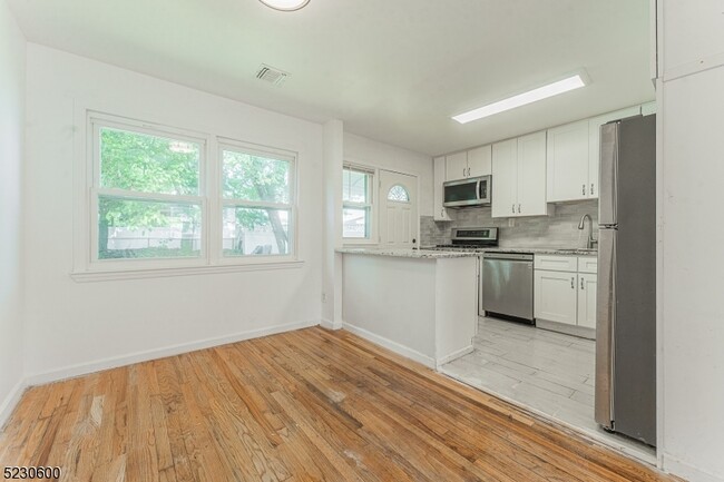 Foto del edificio - 404 Princeton Rd