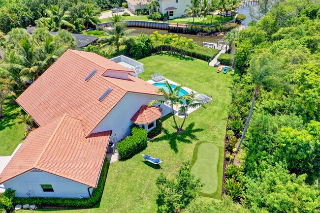 Foto del edificio - 141 Pine Hill Trail W