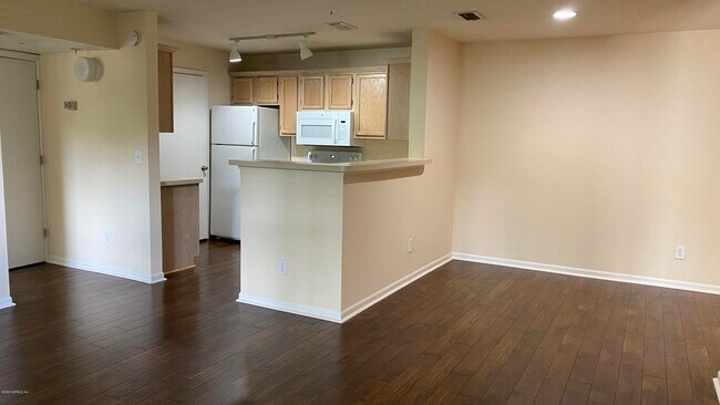 Foto del edificio - 7701 Timberlin Park Blvd