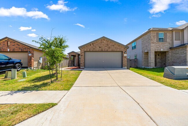 Building Photo - Beautiful 3 bedroom, 2 bathroom home in Manor!
