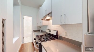Building Photo - 206 W 104th St