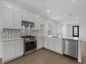 Building Photo - 29522 Barnview Dr