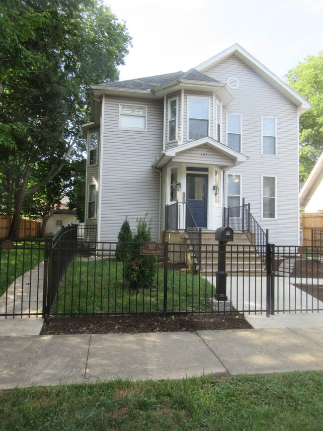 Building Photo - 307 W Columbia Ave