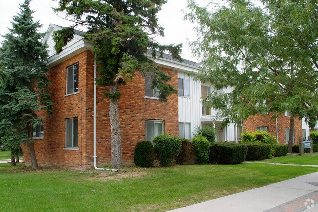 Building Photo - 25885 Jefferson Ave