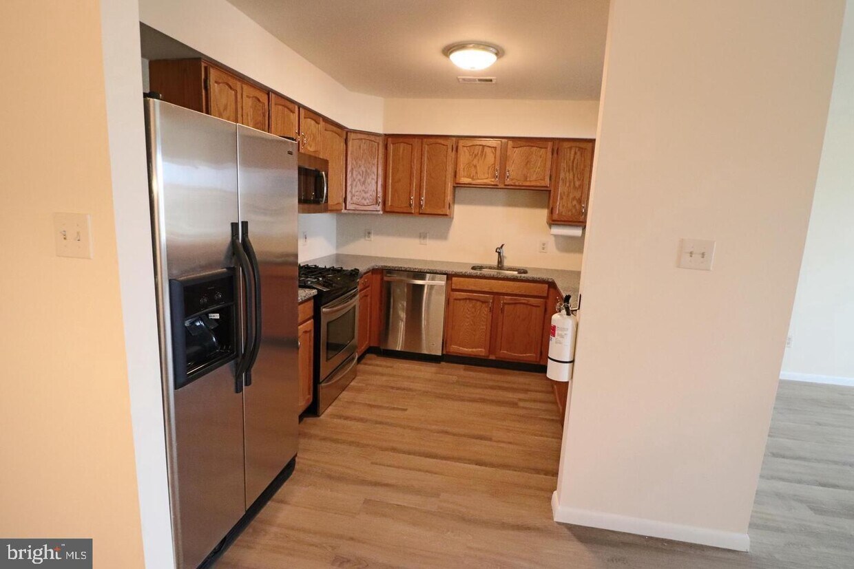 80 Yellowwood Ct, Glassboro, NJ 08028 Room for Rent in Glassboro, NJ