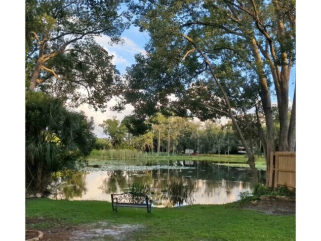 Foto del edificio - Gorgeous Lakefront 3 Bedroom, 2 Bathroom Home with Tons to Offer!