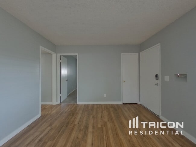 Building Photo - 2037 Cardinal Way
